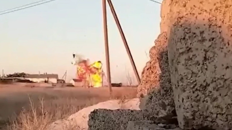 Спецоперація ГУР у Мелітополі: підірвано мікроавтобус з кадировцями