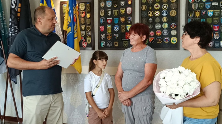 Мамина віра – сила нескорених: у Балті вперше вручили від імені командування подяку матері воїна