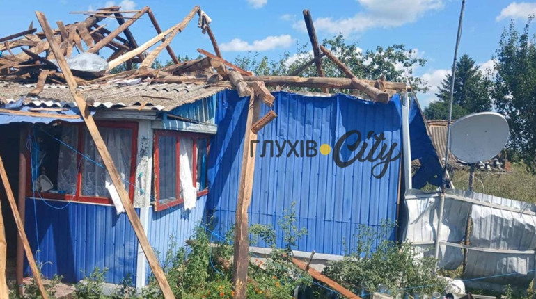 Росіяни масовано атакували БПЛА село Суходіл Есманьської громади: поранено чоловіка, знищено будинки