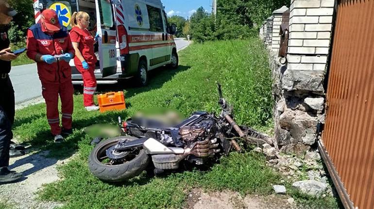 Смертельна аварія у Полонному: загинув мотоцикліст