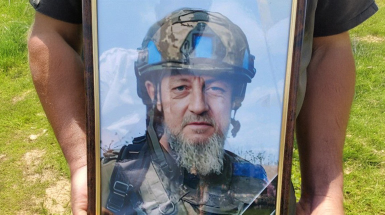 У Новоселиці прощалися з військовим Валентином Герасімовим, який загинув у ДТП