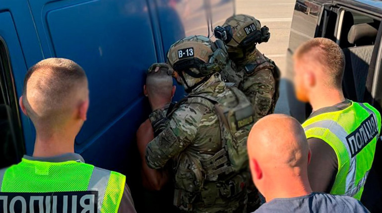Переправляли військовозобов'язаних за кордон: на Хмельниччині викрили схему
