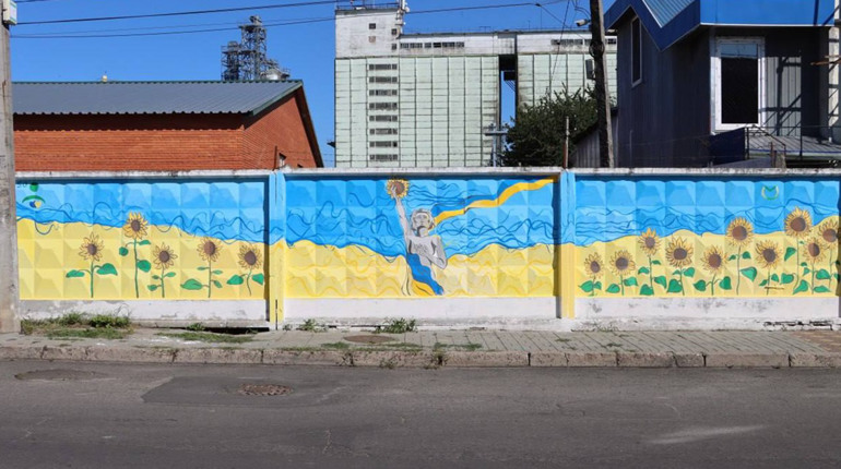 У Фастові з’явився новий мурал "Вільна" - символ свободи та натхнення