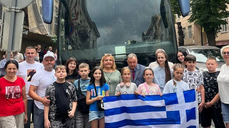 Діти зі Старомлинівської та Великоновосілківської громад вирушили на відпочинок до Греції