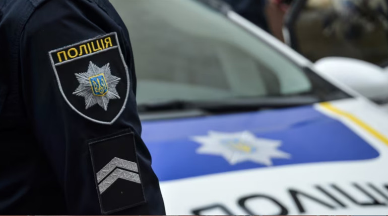 На Київщині правоохоронці затримали чоловіка, який зберігав боєприпаси та наркотики
