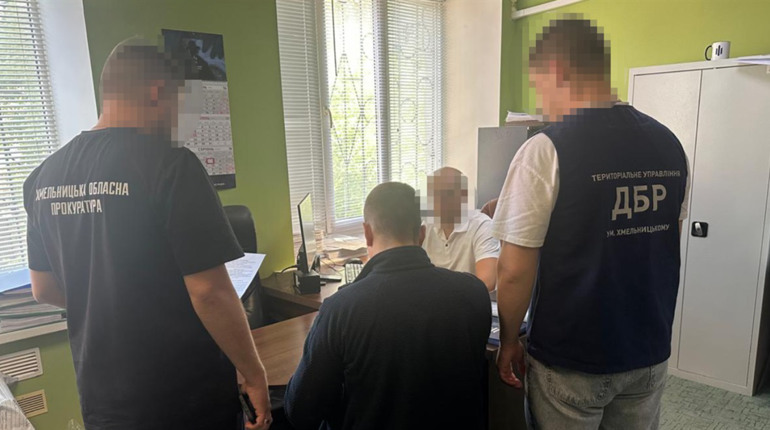 На Хмельниччині правоохоронець побив затриманого
