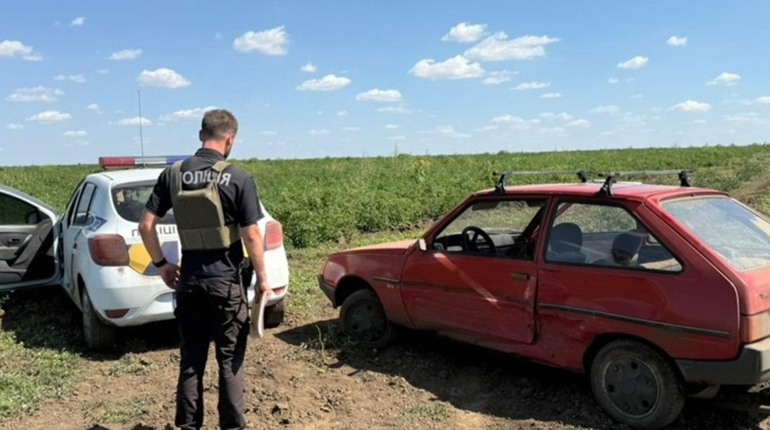 У Біляївці чоловік посварився з працівницею лікарні, тікав від поліції та спричинив ДТП