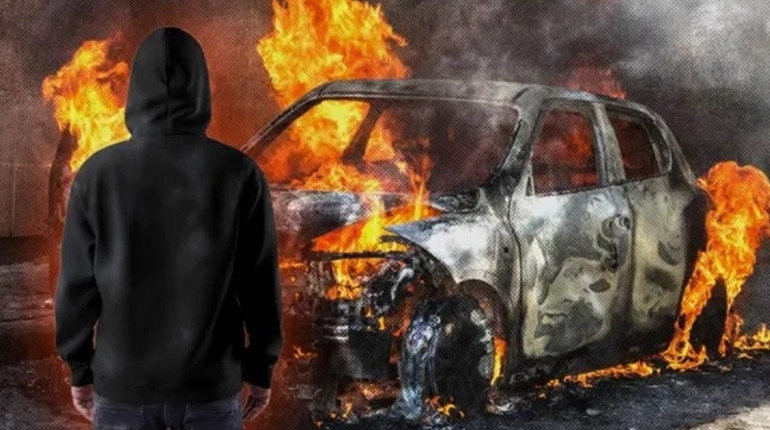 У Глухові в один вечір підпалили два автомобілі військових: що відбувається