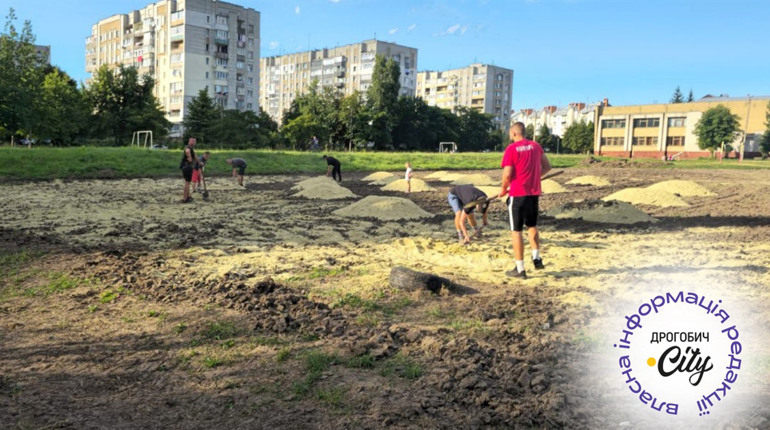 У гімназії №17 облаштовують футбольне поле з натуральним покриттям: чому обрали саме цей заклад