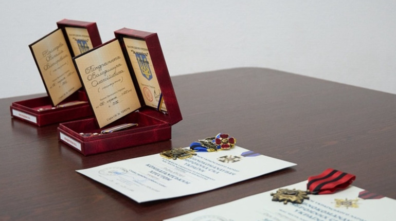 Нікопольських військовослужбовців відзначили державними нагородами