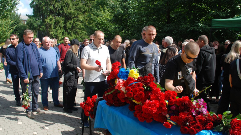 Шостка прощається з Героями: Сергій Черненко та Роман Федотов загинули на Сумщині