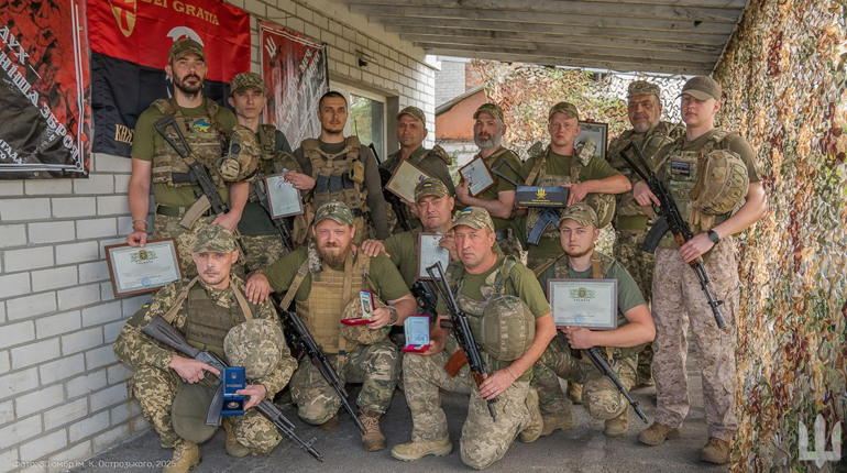 Командир 30 ОМБр імені князя Острозького відзначив найкращих воїнів у День Незалежності