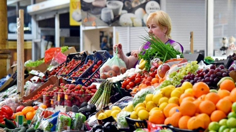 Ціни на ринку "Урожай": овочі, фрукти, м'ясо, молочні продукти
