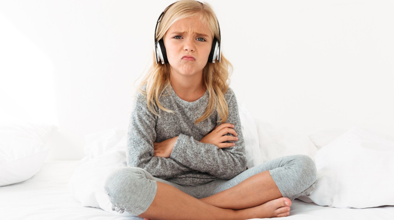 Як сказати "визивающий вид" українською?