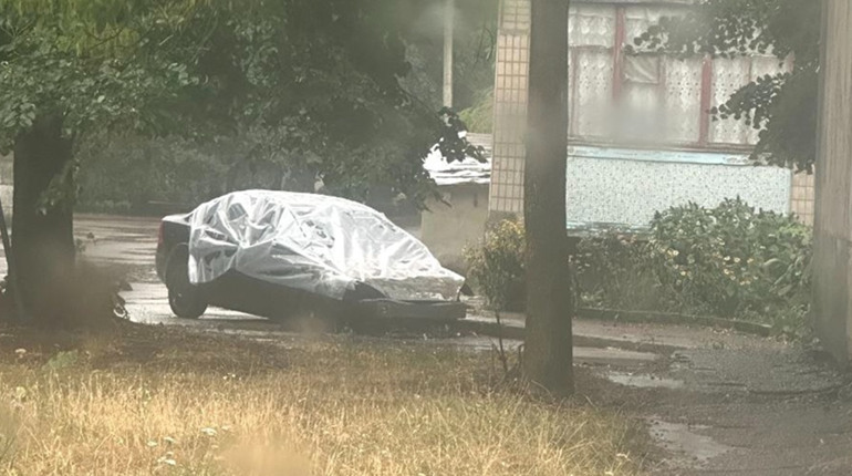 У Жовтих Водах горів легковий автомобіль Ford: деталі пожежі