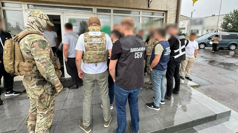 36-річний житель Житомирщини організував канал незаконного переправлення за кордон