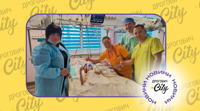 У Львові ортопеди провели дві складні операції дівчинці зі Східниці, вирівнявши хребет на 85%