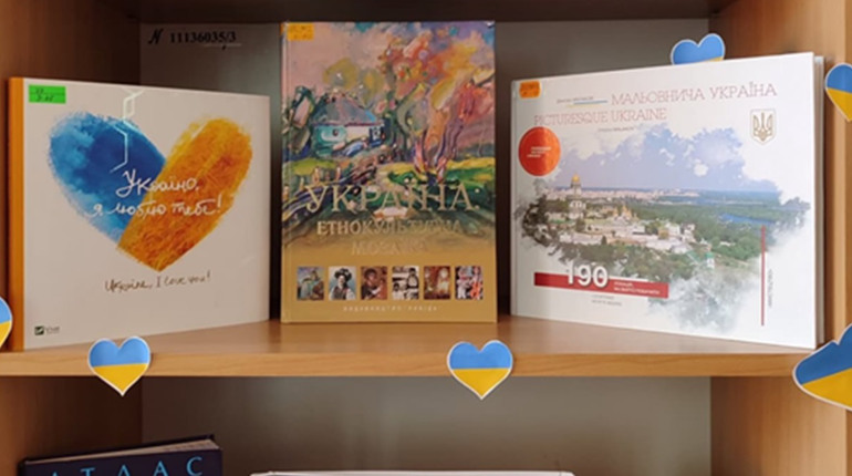 У бібліотеці Південного відкрили тематичну виставку до Дня Незалежності України (ФОТО)