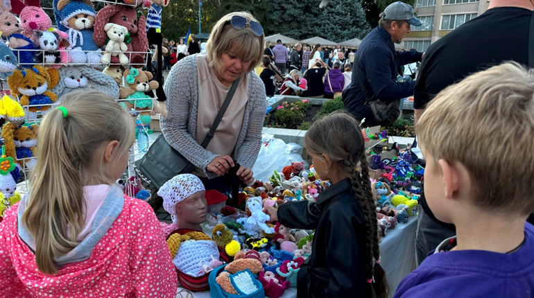 Південненський благодійний ярмарок зібрав 95 500 грн для ЗСУ (ФОТО)