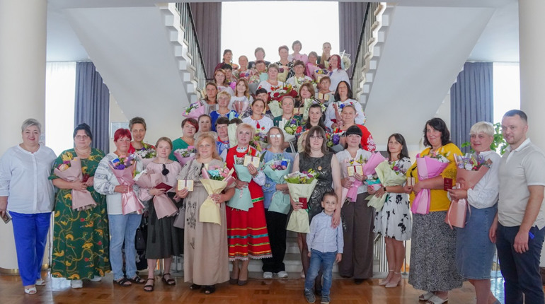 На Житомирщині 53 жінкам надано звання "Мати-героїня: 9 із них – зі Звягельщини