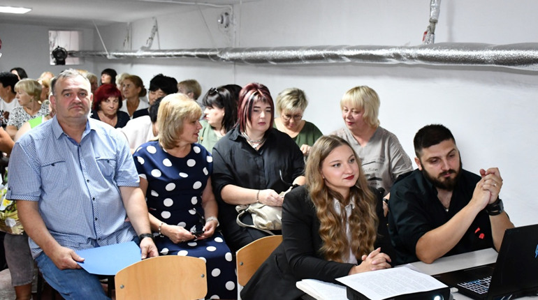 У Нікополі відбулася щорічна педагогічна конференція: підсумки та завдання на новий навчальний рік