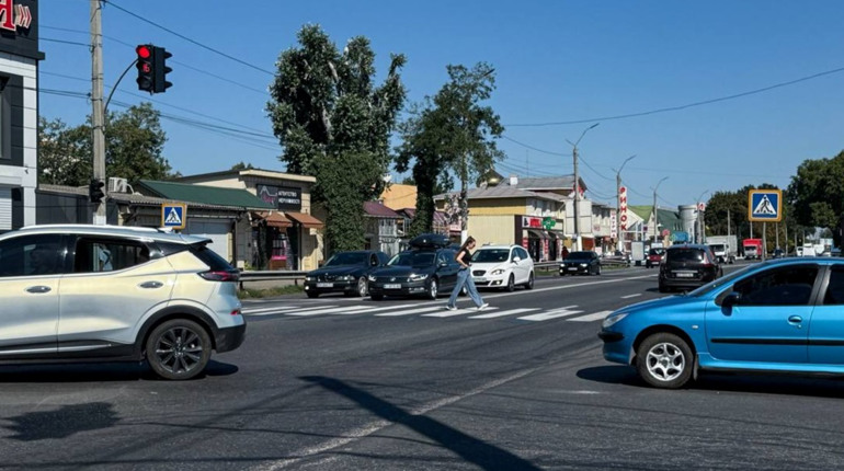 На двох ключових перехрестях в Авангарді встановили нові світлофори