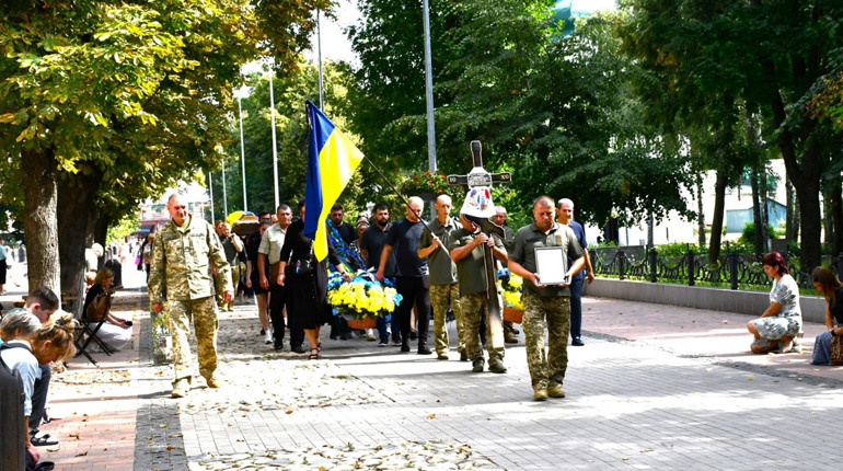 Ніжин провів в останню путь свого земляка, загиблого захисника України Олександра Іщенка
