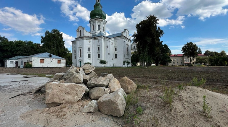 Розбрат на кістках: "війна" прихильників мера з його опозицією призвела до залякування жителів міста