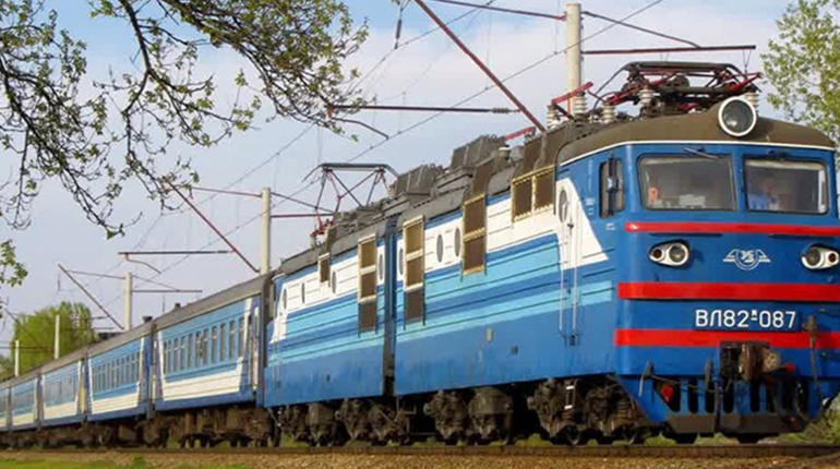 На Полтавщині скасували частину приміських поїздів: через обстріл ремонтують залізницю