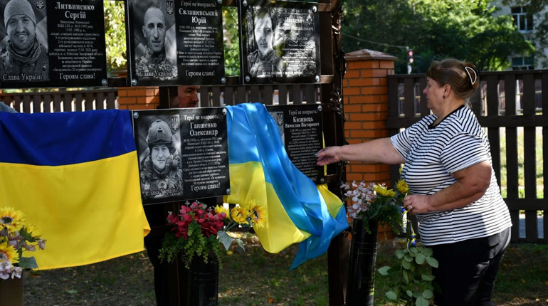 На стелі Пам’яті Ніжинської гімназії №10 відкрили ще дві меморіальні дошки