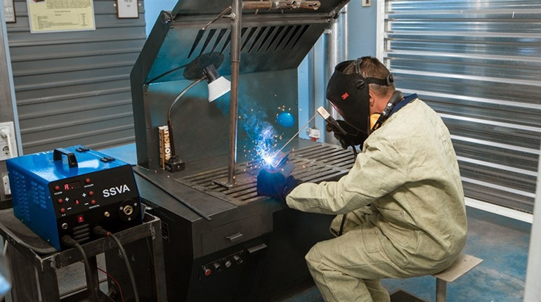 Шукають електрогазозварника на 24 тисячі зарплати: вакансії на Переяславщині від Центру зайнятості