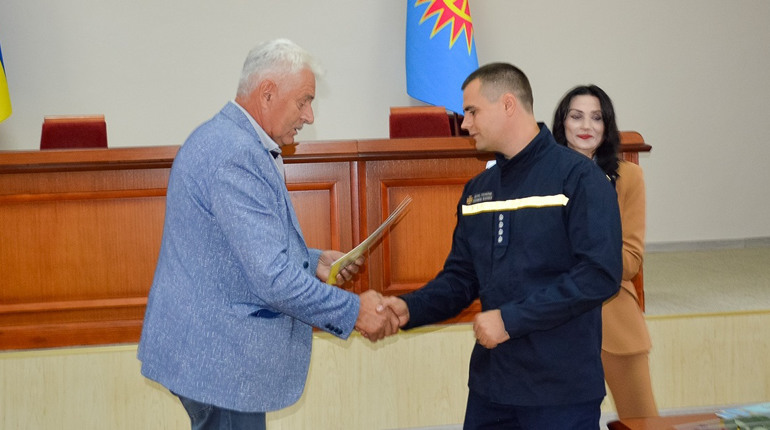 Їхня мужність не знає вихідних - вони завжди на варті безпеки: урочистості до Дня рятувальника