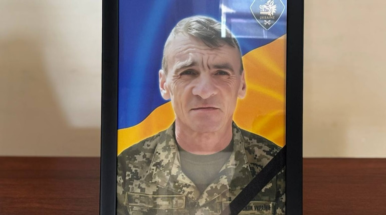 Його вважали зниклим безвісти майже рік. Первомайськ прощається з полеглим захисником