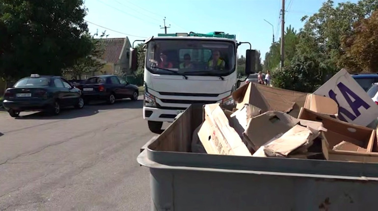 Не платиш за сміття — конфіскують майно. Як російські окупанти пресують мешканців ТО Херсонщини