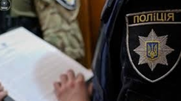 У П’ятихатках чоловік домагався дівчини: поліція розпочала перевірку