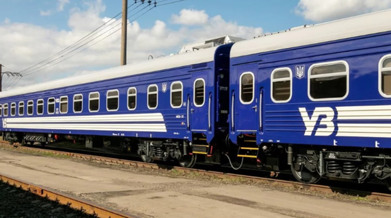 Повернули на рейки за місяць: на Полтавщині відновили пошкоджений електропоїзд