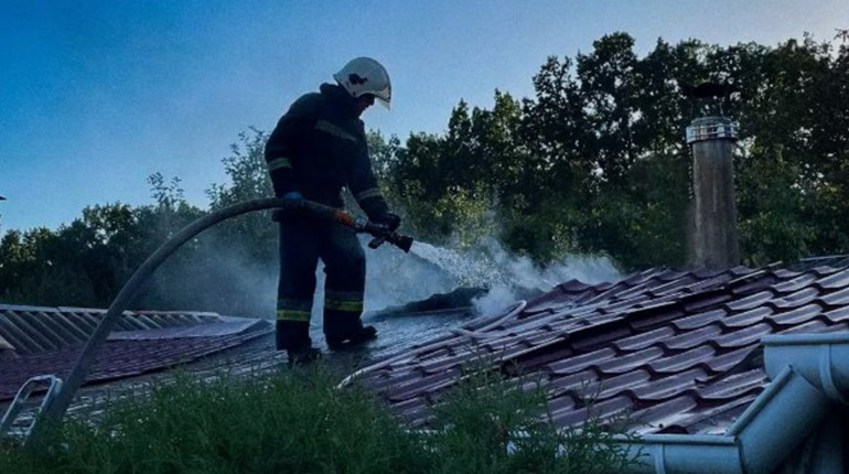 На Фастівщині рятувальники загасили пожежу у приватній лазні