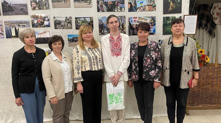 У Фастівському краєзнавчому музеї відкрили виставку "Незламний Херсон. Життя на межі"