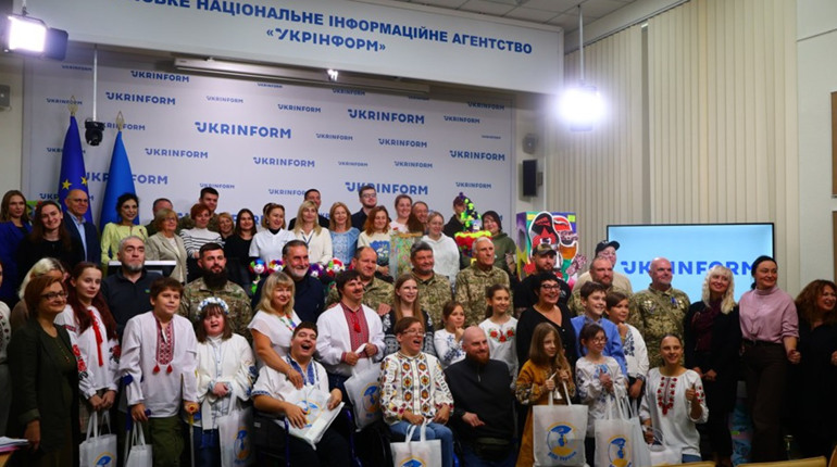 Пліч-о-пліч заради життя: як мистецтво об’єднало воїнів і дітей