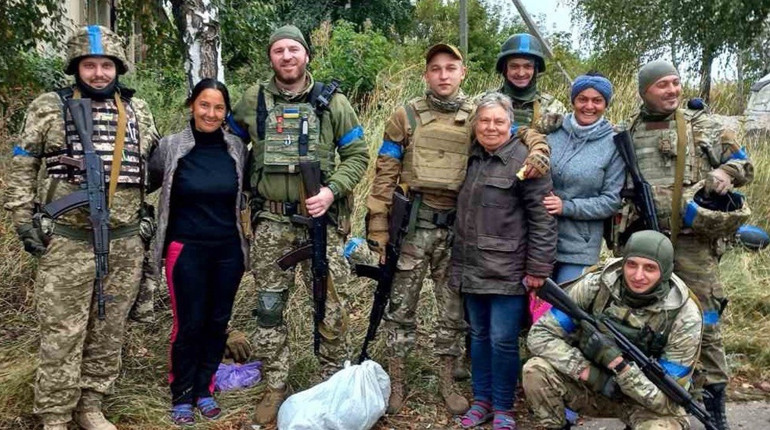 Від темряви до світла: вдячність Захисникам і Захисницям України!