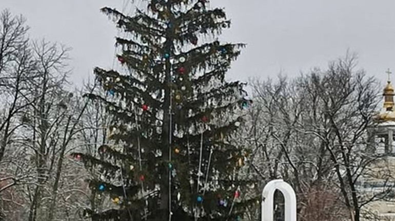 У Гадячі вирішують: чи встановлювати новорічну ялинку цього року