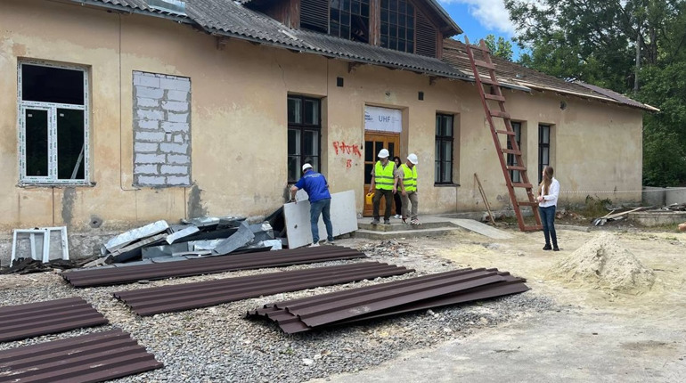 У Бориславі облаштовують територію для майбутнього релокованого інтернату: що там буде