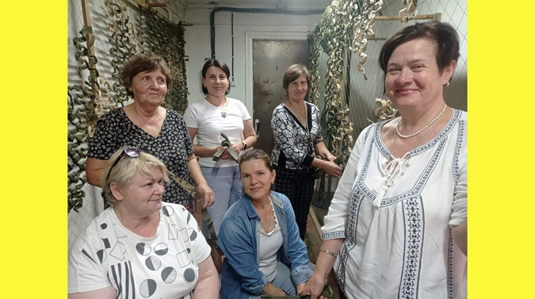 Понад 600 міцних маскувальних сіток захисникам - від "Міцних вузликів" із Кагарлика