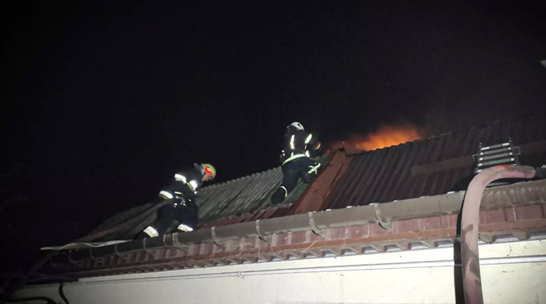 У Фастові рятувальники загасили пожежу в житловому будинку на Поштовому провулку