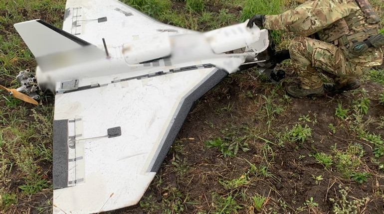 У Ніжинському районі вибухотехніки поліції знешкодили бойову частину ворожого ударного безпілотника