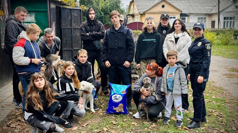 У Фастові діти разом із поліцейськими відвідали притулок для тварин