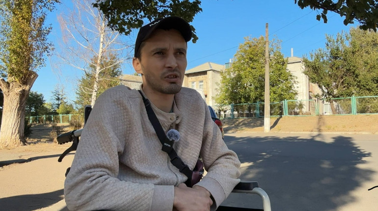 Що із безбар'єрністю у містах України: дослідження на прикладі Первомайська і Городка