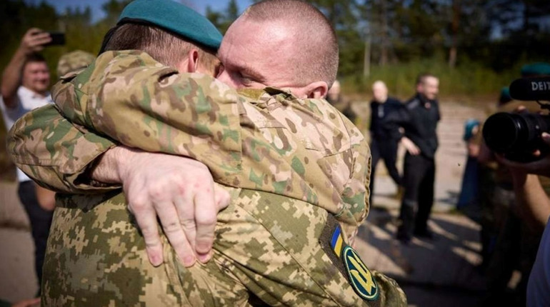 Звільнені з російського полону захисники отримуватимуть щомісячну допомогу в 50 тисяч гривень