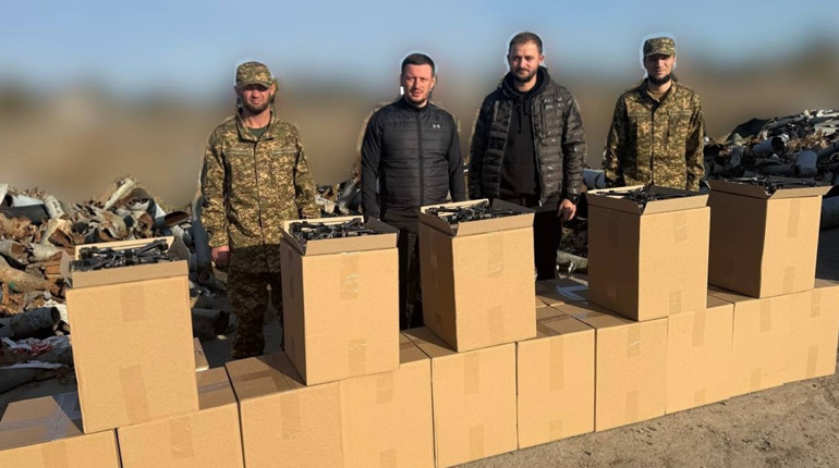 Сотня FPV-дронів для фронту: громади Херсонщини передали сучасні БпЛА підрозділу Нацгвардії