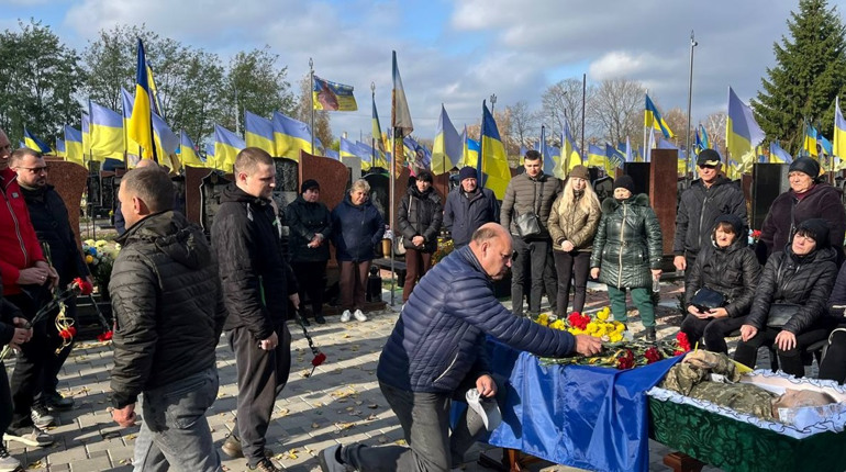 У Шостці провели в останню путь захисника із позивним "Дід"